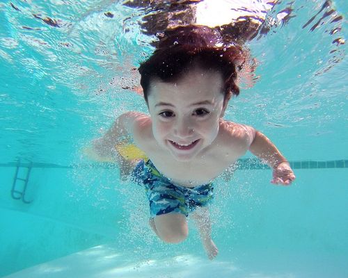 Sommerintensiv Schwimmkurs für Kinder buchen.
